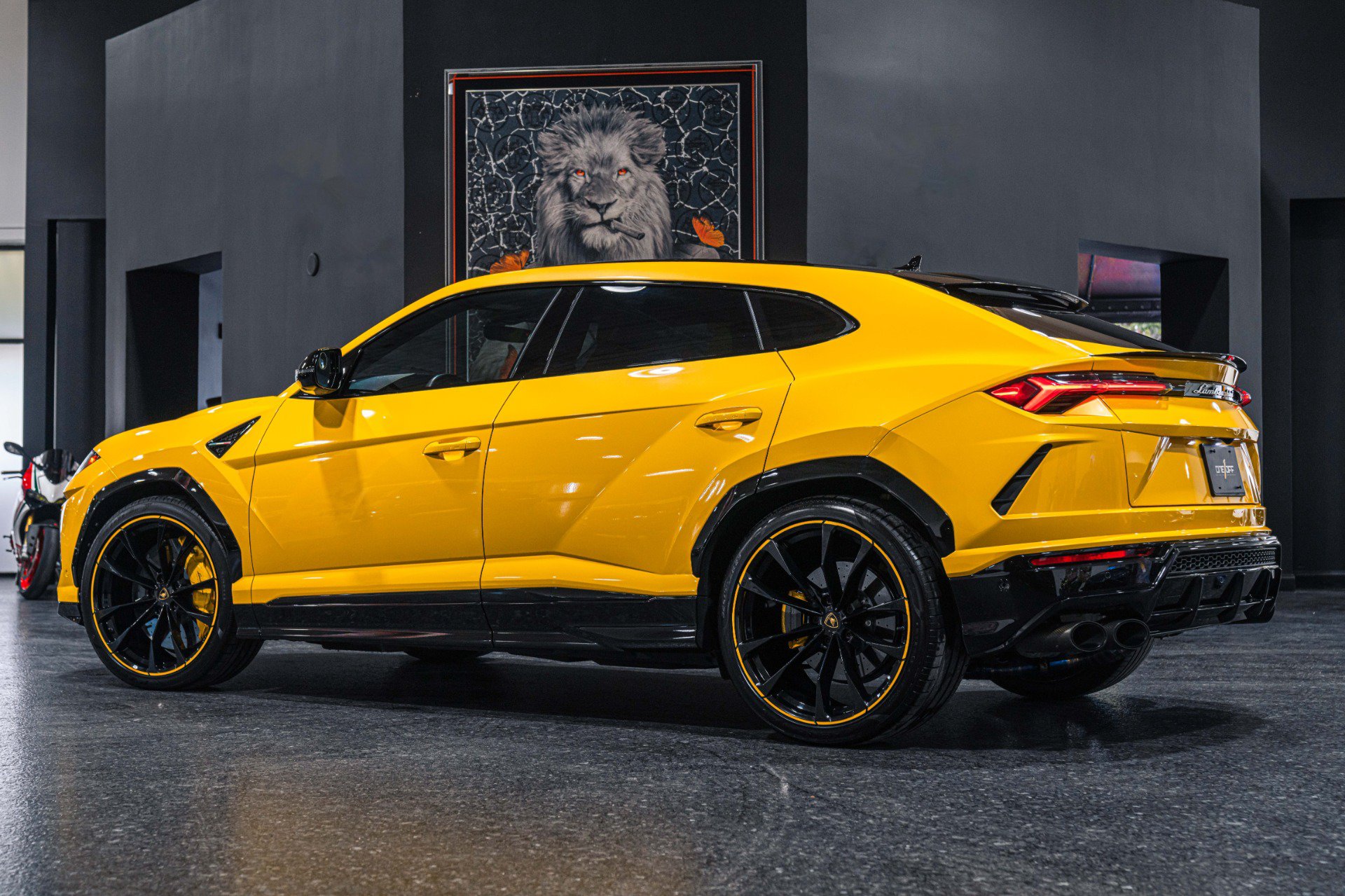 Used 2021 Lamborghini Urus AWD/4WD image 24