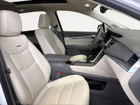 Certified 2024 Cadillac XT5 Premium Luxury w/ LPO, Floor Liner Package AWD/4WD image 13