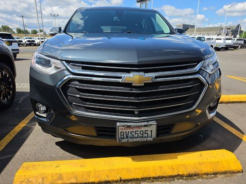 Used 2020 Chevrolet Traverse LT w/ LT Premium Package AWD/4WD image 2