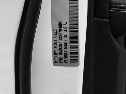 Used 2025 Jeep Grand Cherokee Laredo image 17