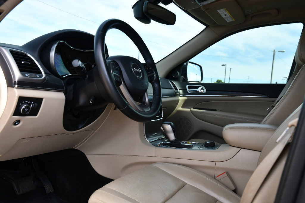 Used 2019 Jeep Grand Cherokee Limited w/ Luxury Group II AWD/4WD image 16