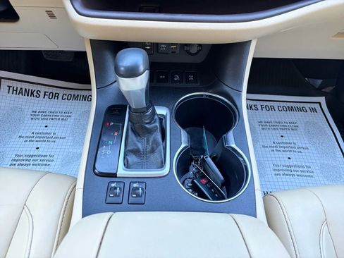 Used 2019 Toyota Highlander XLE AWD/4WD image 28