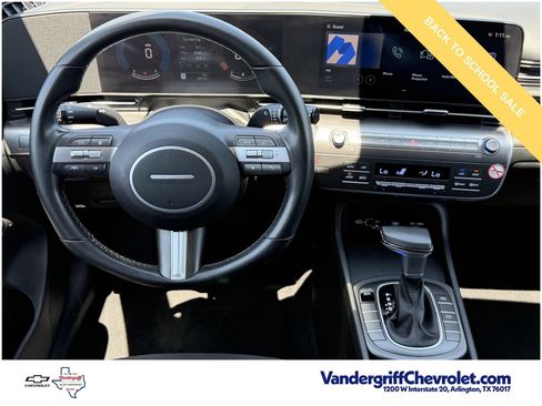 Used 2025 Hyundai Kona SEL FWD image 11