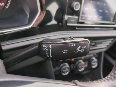 Used 2020 Volkswagen Jetta SE w/ SE Cold Weather Package image 26