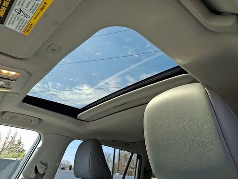 Used 2023 Toyota Highlander XLE image 16