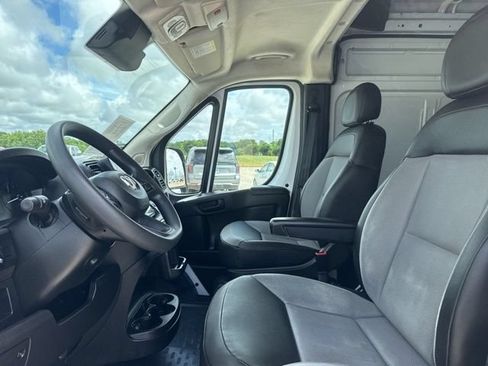 Used 2025 RAM ProMaster 2500 w/ Convenience Group FWD image 2