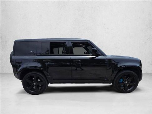 Used 2022 Land Rover Defender 110 V8 AWD/4WD image 4