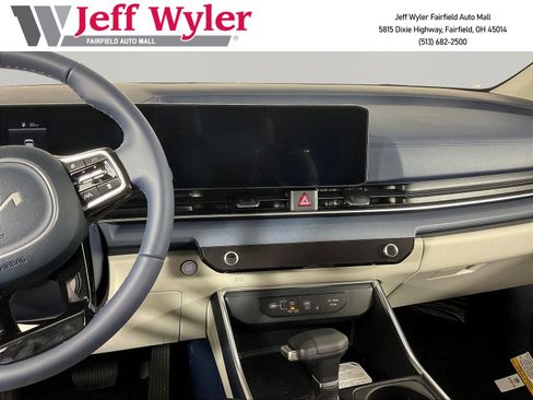 New 2026 Kia Carnival EX FWD image 11