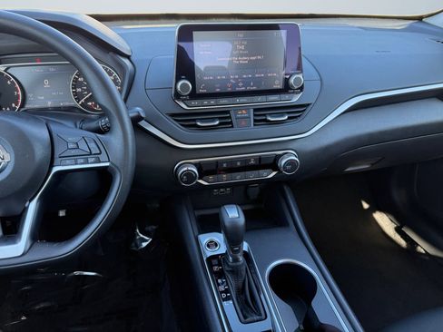 Used 2022 Nissan Altima 2.5 SV image 9