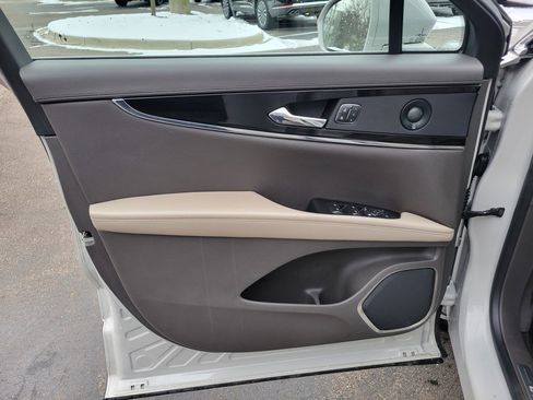 Used 2021 Lincoln Nautilus Reserve image 16