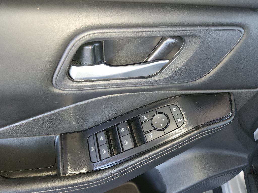 Used 2025 Nissan Rogue SV FWD image 29