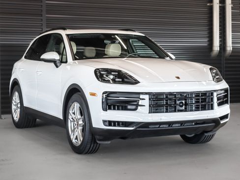 Certified 2024 Porsche Cayenne AWD/4WD image 8