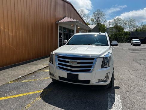 Used 2015 Cadillac Escalade ESV Luxury image 2