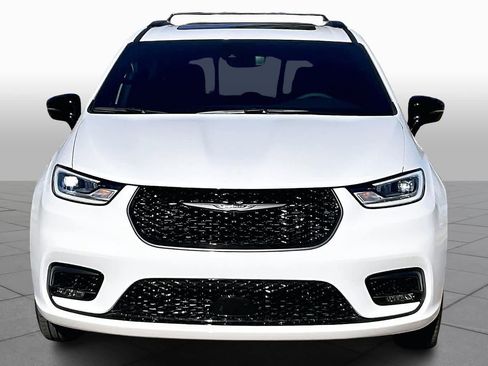 New 2026 Chrysler Pacifica Limited w/ S Appearance Package image 3