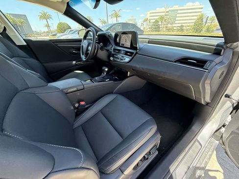 Used 2025 Lexus ES 350 w/ Premium Package FWD image 15