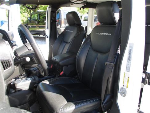Used 2016 Jeep Wrangler Unlimited Rubicon w/ Max Tow Package AWD/4WD image 17