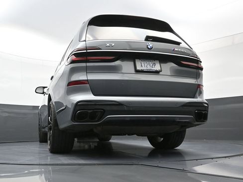 Used 2025 BMW X7 M60i image 30