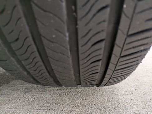 Used 2018 Ford Taurus SEL w/ Equipment Group 201A image 9