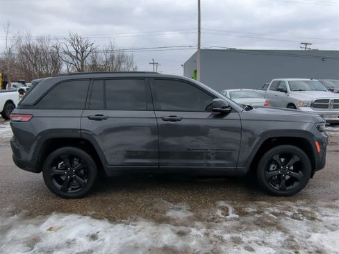 Certified 2024 Jeep Grand Cherokee Altitude image 15