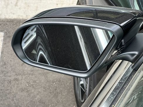 New 2025 Mercedes-Benz GLB 250 image 9