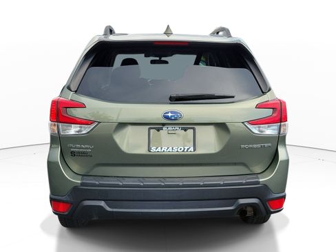 Used 2020 Subaru Forester Premium AWD/4WD image 5