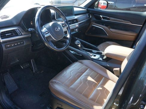 Used 2020 Kia Telluride SX w/ SX Prestige Package image 3
