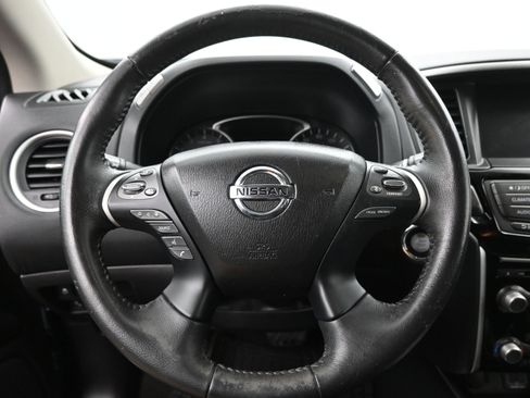 Used 2020 Nissan Pathfinder SV AWD/4WD image 13