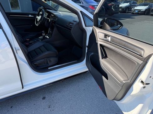 Used 2019 Volkswagen Golf R 4-Door image 8