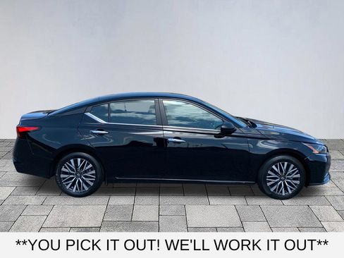 Used 2025 Nissan Altima 2.5 SV FWD image 8