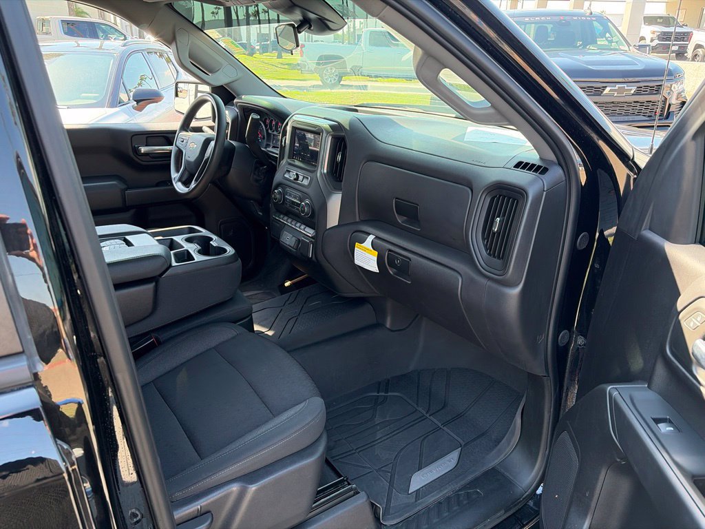 Used 2024 Chevrolet Silverado 1500 Custom w/ Turbomax Blackout Package RWD image 9