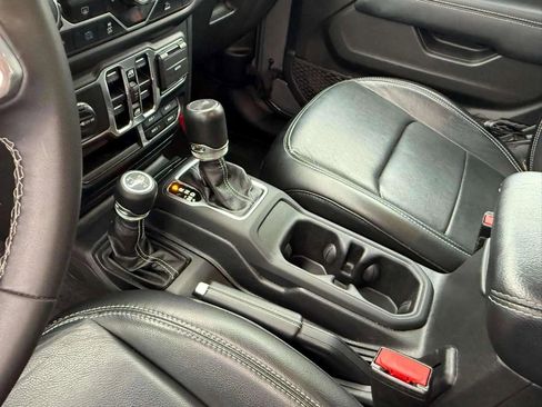 Used 2023 Jeep Wrangler Unlimited Sahara image 14