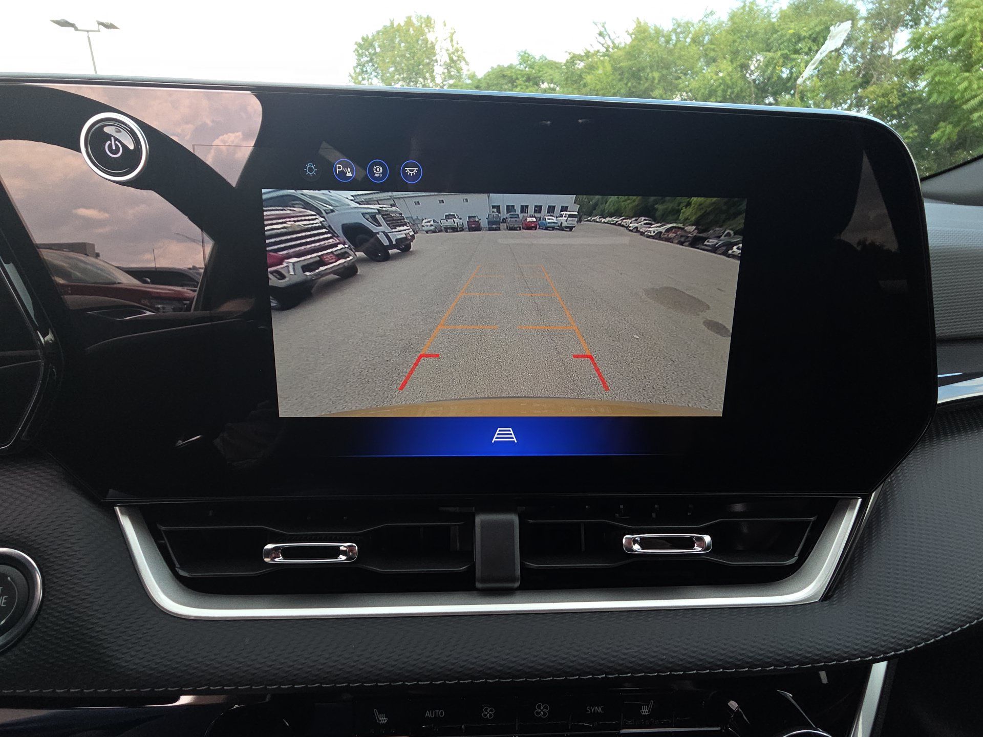 New 2027 Chevrolet Equinox LT w/ Convenience Package II FWD image 22