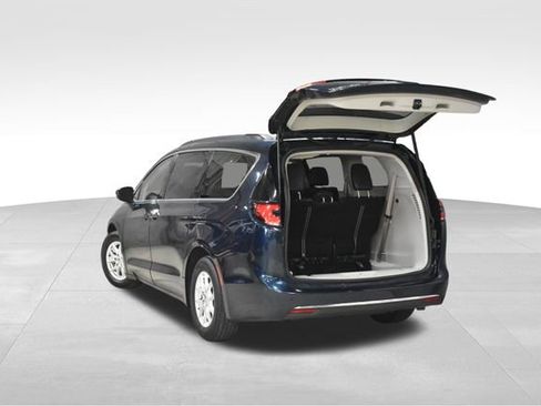 Used 2022 Chrysler Pacifica Touring-L image 36