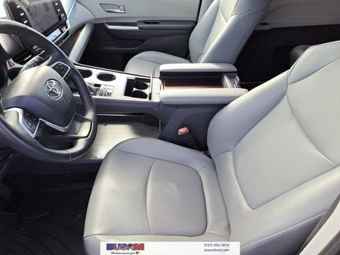 Used 2021 Toyota Sienna XLE image 10