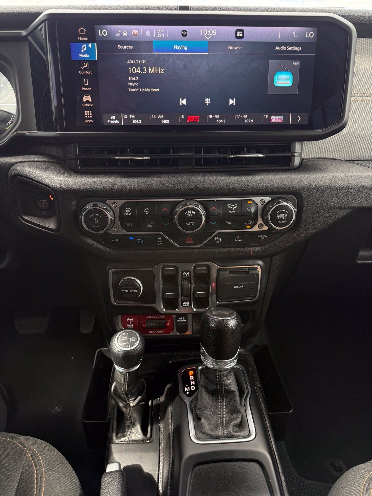 Used 2024 Jeep Wrangler Unlimited AWD/4WD image 8