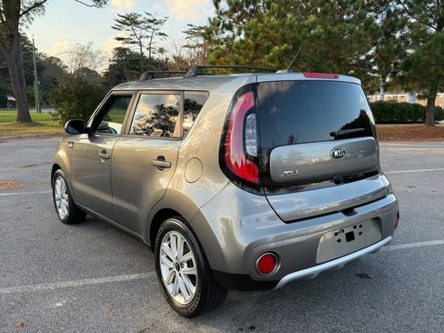 Used 2018 Kia Soul + image 7