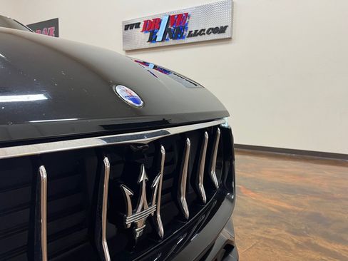 Used 2018 Maserati Levante AWD/4WD image 44