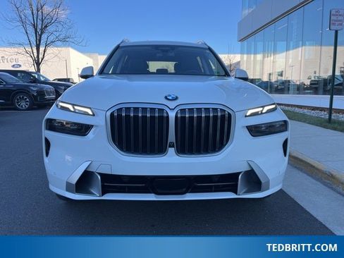 Used 2024 BMW X7 xDrive40i w/ Executive Package image 2