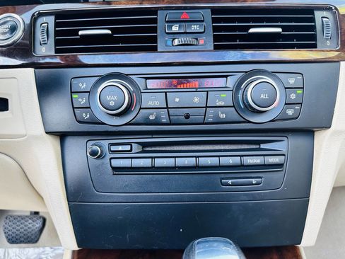 Used 2010 BMW 328i Convertible image 25