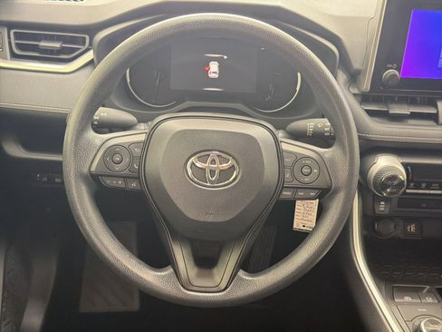 Used 2025 Toyota RAV4 LE AWD/4WD image 15