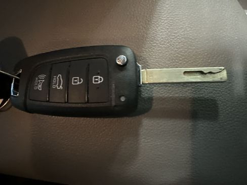 Used 2025 Hyundai Elantra SE FWD image 28