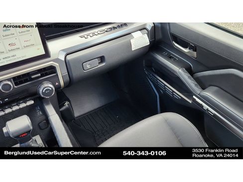 Used 2024 Toyota Tacoma TRD Sport image 32