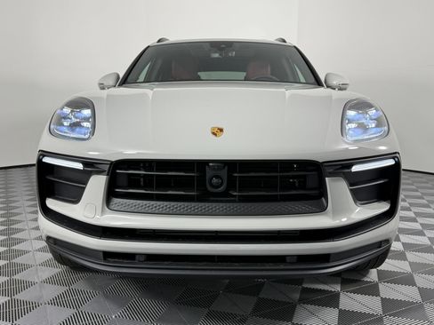 Certified 2026 Porsche Macan AWD/4WD image 6