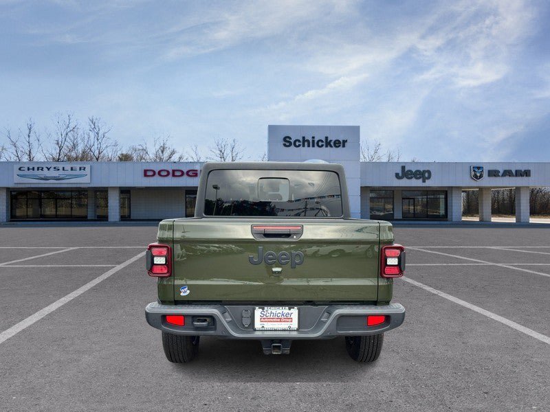 Used 2022 Jeep Gladiator Sport AWD/4WD image 4