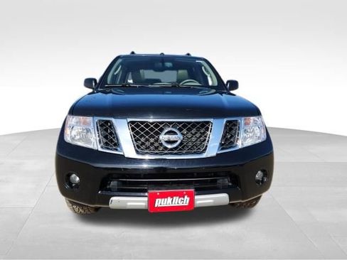 Used 2010 Nissan Pathfinder LE image 2