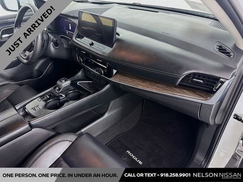Certified 2025 Nissan Rogue Platinum w/ Tech Package image 31