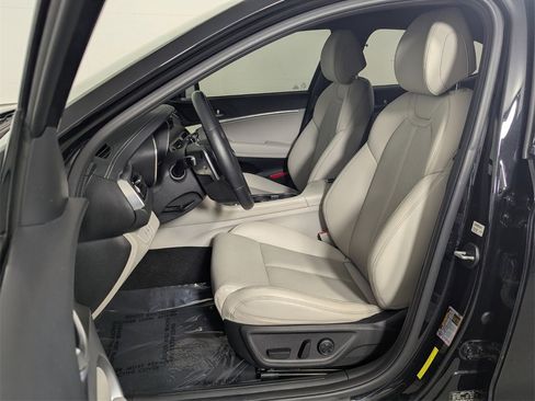 Used 2023 Genesis G70 2.0T image 12