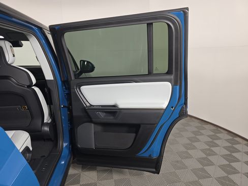 Used 2025 Rivian R1S Adventure Dual AWD/4WD image 19