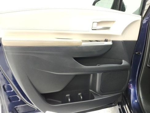 Certified 2022 Toyota Sienna XLE image 43