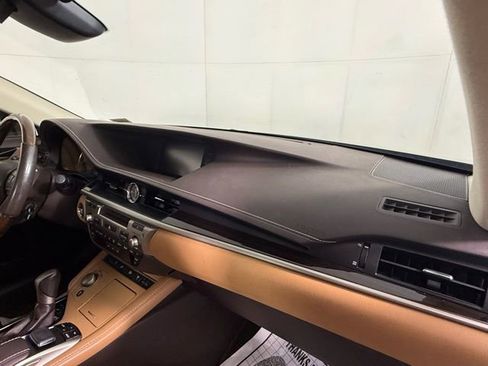 Used 2018 Lexus ES 350 w/ Luxury Package w/Wood Trim image 31